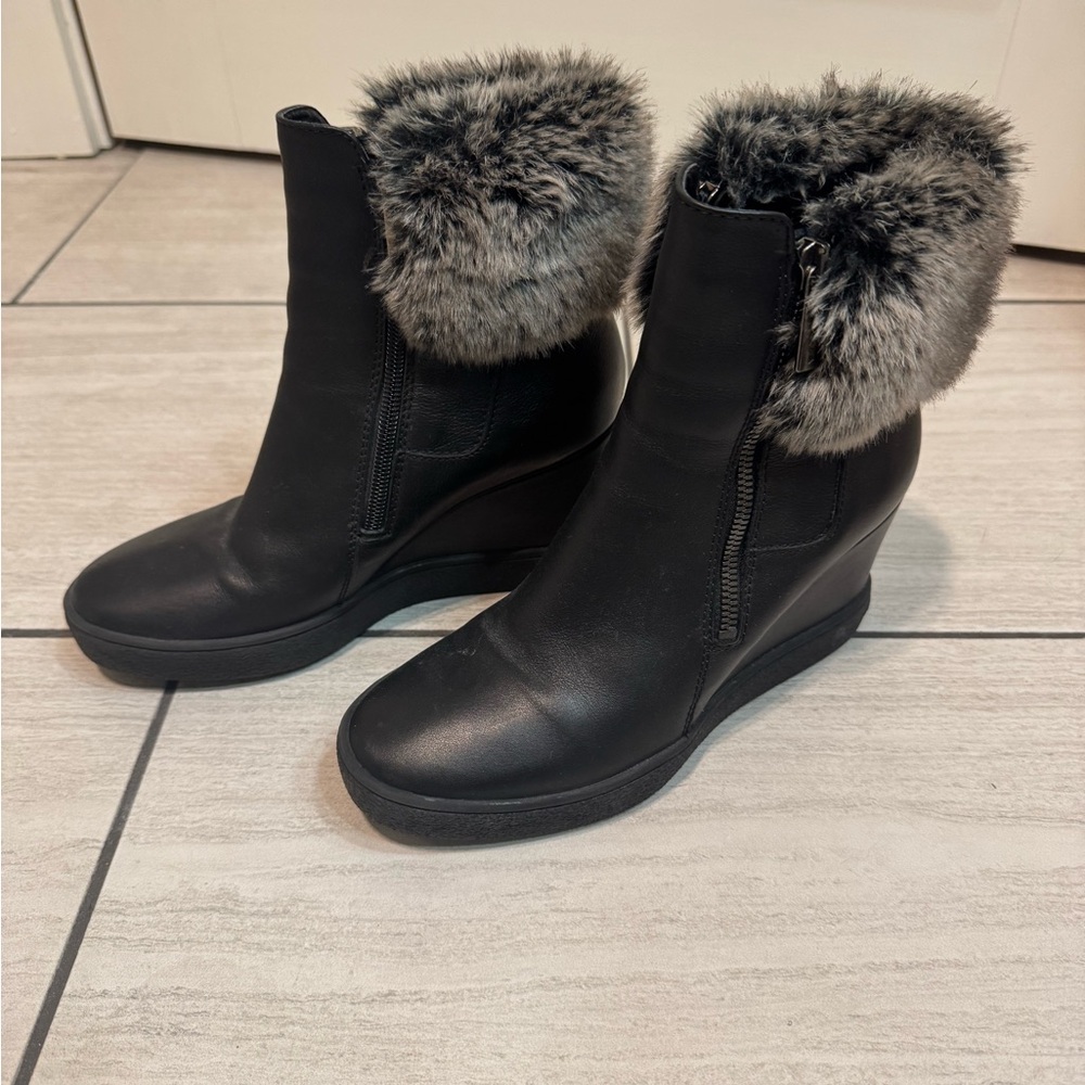 Aquatalia sz6 leather boots. Warm yet classy. Gently used